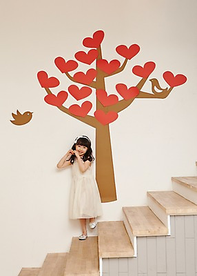 포토 JPG 스튜디오촬영 전신 나무 여자 어린이 조류 실내 한명 서기 웃음 사람 동양인 손짓 소녀 이벤트 앞모습 계단 유치원생 한국인 하트 하트나무 여자만 여자한명만 어린이만 소녀만 소녀한명만 국내포토 모양 식물 동물 1 뷰포인트 모션 표정 인종 내부 파일형식