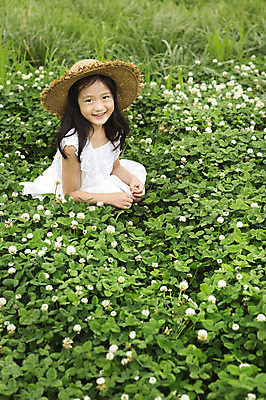 포토 JPG 주간 모자 원피스 여자 어린이 꽃밭 한명 웃음 사람 동양인 소녀 상반신 야외 유치원생 한국인 즐거움 상쾌 여자만 여자한명만 어린이만 소녀만 소녀한명만 국내포토 자연요소 1 잡화 옷 꽃 감정 표정 인종 파일형식