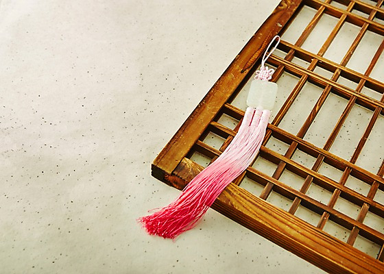 포토 JPG 스튜디오촬영 한국전통 배경화면 백그라운드 전통소품 사람없음 장식 추석 오브젝트 노리개 문살 국내포토 전통 명절 한국 실내 파일형식