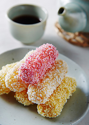 포토 JPG 스튜디오촬영 한국전통 접시 음식 백그라운드 주전자 근접촬영 사람없음 아웃포커스 과자 추석 전통음식 차 찻잔 한과 전통다과 국내포토 전통 식기 명절 음료 뷰포인트 주방용품 디저트 잔 한국 촬영기법 실내 다과 파일형식