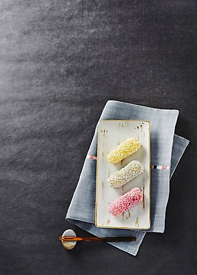 포토 JPG 스튜디오촬영 한국전통 접시 음식 백그라운드 포크 사람없음 과자 추석 전통음식 천 한과 전통다과 국내포토 전통 식기 명절 디저트 한국 실내 직물 다과 파일형식