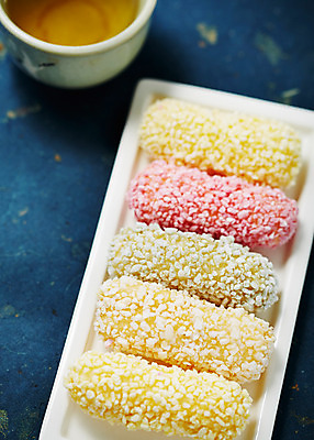 포토 JPG 스튜디오촬영 한국전통 접시 음식 백그라운드 근접촬영 사람없음 아웃포커스 과자 추석 전통음식 차 찻잔 한과 전통다과 국내포토 전통 식기 명절 음료 뷰포인트 디저트 잔 한국 촬영기법 실내 다과 파일형식