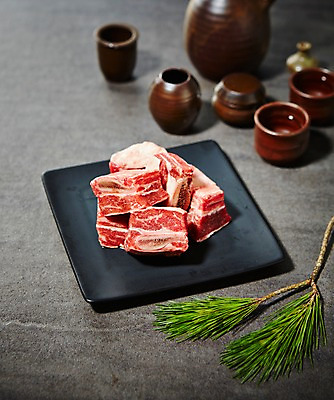 포토 JPG 스튜디오촬영 접시 백그라운드 육류 사람없음 아웃포커스 장식 소고기 항아리 국내포토 식기 식재료 촬영기법 실내 도자기 파일형식