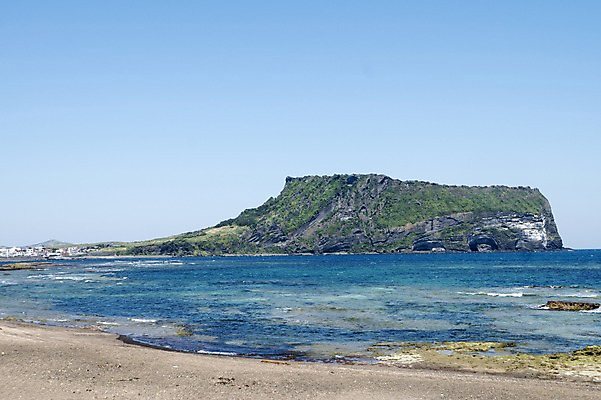 포토 JPG 주간 한국 풍경 해변 사람없음 야외 제주도 만 성산일출봉 광치기해변 국내포토 자연요소 아시아 바다 서귀포 파일형식