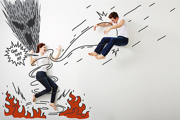 전신 PSD 서양인 외국인 편집 편집이미지 여자 남자 백그라운드 포토일러 불 사람 두명 분노 공격 디지털합성 싸움 합성 이미지편집 자연요소 감정 모션 인종 파일형식