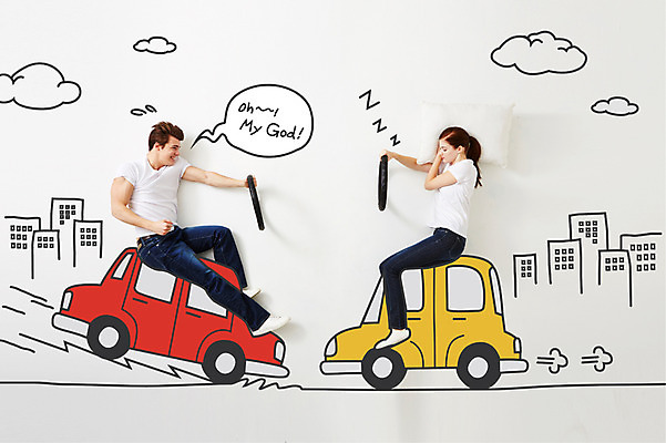 전신 PSD 서양인 외국인 편집 편집이미지 여자 남자 백그라운드 자동차 포토일러 사람 두명 운전 잠 핸들 디지털합성 합성 졸음운전 이미지편집 육상교통 모션 인종 파일형식