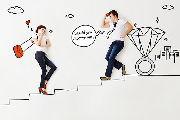 전신 PSD 서양인 외국인 편집 편집이미지 여자 남자 백그라운드 프로포즈 포토일러 사람 두명 계단 반지 디지털합성 합성 다이아몬드반지 이미지편집 장신구 인종 파일형식