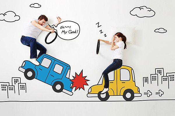 전신 PSD 서양인 외국인 편집 편집이미지 여자 남자 백그라운드 자동차 포토일러 사람 두명 운전 잠 위험 핸들 디지털합성 합성 접촉사고 졸음운전 이미지편집 육상교통 컨셉 모션 인종 사건 파일형식