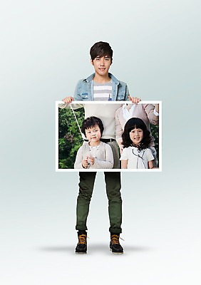 전신 PSD 편집이미지 여자 남자 어린이 가족 서기 웃음 들기 사람 동양인 소녀 여러명 상반신 20대 성인 한국인 가족라이프 기념사진 이미지편집 라이프스타일 다수 관계 모션 표정 인종 청년 파일형식