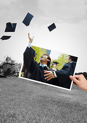 PSD 편집이미지 모자 손 여자 교육 남자 대학생 학사모 졸업 학교 졸업식 들기 사람 동양인 상반신 신체부위 한국인 졸업가운 던지기 대학교육 기념사진 이미지편집 모자_잡화 학생 잡화 모션 인종 가운 파일형식