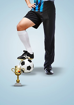 PSD 편집이미지 남자 구두 스포츠 허리손 축구공 공 한명 서기 정장 신체부위 운동복 운동 축구 하반신 다리 우승 국기 태극기 트로피 축구화 밟기 남자만 남자한명만 이미지편집 1 옷 포즈 운동화 신발 축구용품 모션 건강 사람 구기 최고 상_우승 파일형식