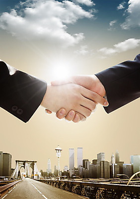 PSD 구름 편집이미지 손 도로 비즈니스 하늘 협력 악수 협상 빌딩 신체부위 햇빛 손잡기 도시 비즈니스맨 가교 이미지편집 자연요소 건축물 남자 길 교통시설 모션 사람 손짓 건물 태양 직장인 파일형식