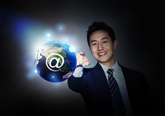 PSD 편집이미지 남자 지구 인터넷 비즈니스 한명 웃음 사람 동양인 정장 상반신 20대 성인 글로벌 글로벌비즈니스 한국인 가리킴 비즈니스맨 골뱅이기호 남자만 남자한명만 성인남자만 청년만 청년남자만 청년남자한명만 성인한명만 성인남자한명만 성인만 이미지편집 1 기호 옷 표정 인종 손짓 청년 직장인 파일형식