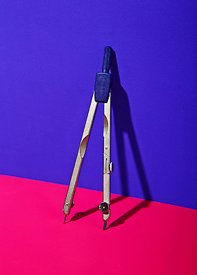 포토 JPG 스튜디오촬영 분홍색 컬러 백그라운드 실내 근접촬영 사람없음 사무용품 보라색 오브젝트 컴파스 국내포토 뷰포인트 문구용품 내부 파일형식