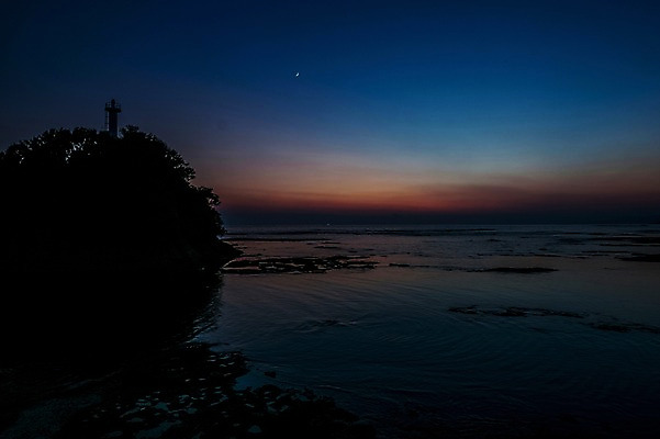 포토 JPG 실루엣 바다 자연현상 자연 하늘 등대 풍경 해변 사람없음 야외 노을 일몰 국내포토 자연요소 촬영기법 생태계 파일형식