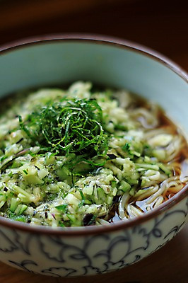 포토 JPG 그릇 음식 채소 근접촬영 사람없음 아웃포커스 장식 면류 면 우동 국내포토 식기 뷰포인트 촬영기법 일본음식 파일형식