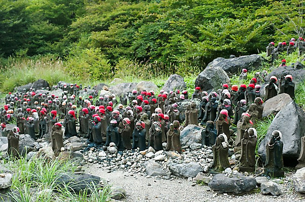 포토 JPG 주간 나무 식물 해외풍경 해외 종교 일본문화 풍경 사람없음 야외 조형물 동상 조각상 일본 돌_바위 바위 사찰 사원 일본전통 국내포토 자연요소 동양문화 전통 아시아 외국문화 비즈니스 종교건축 미술 기념물 파일형식