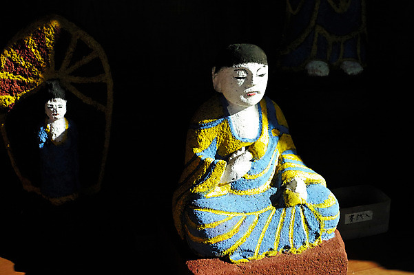 포토 JPG 조각 일본문화 그림자 풍경 사람없음 조형물 조각상 일본 사찰 사원 불상 오브젝트 돌조각 조각_조소 국내포토 동양문화 아시아 외국문화 불교 비즈니스 종교건축 미술 돌_바위 조소 파일형식