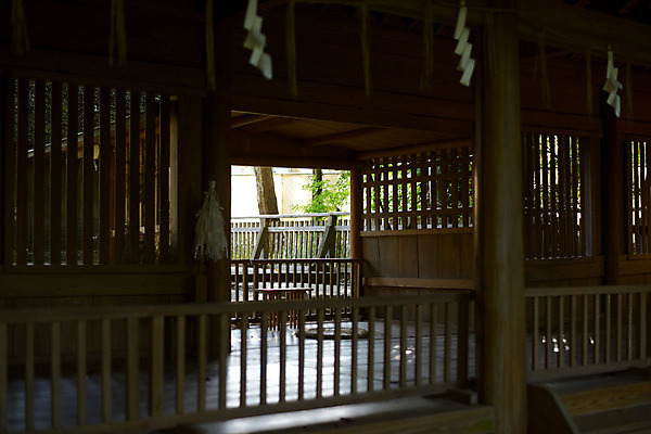 포토 JPG 주간 전통 해외풍경 해외 건축물 건축 고건축 난간 풍경 사람없음 건물 울타리 일본 기둥 사찰 사원 목조 국내포토 자연요소 아시아 비즈니스 종교건축 담장 파일형식