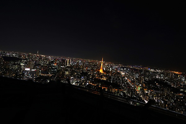 포토 JPG 해외풍경 해외 야경 조명 빌딩 사람없음 야외 건물 빛 도시풍경 탑 어둠 도시 국내포토 건축물 풍경 야간 파일형식 풍경_경치