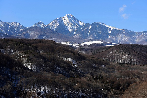 포토 JPG 주간 나무 식물 구름 계절 겨울 자연 하늘 산 풍경 사람없음 야외 눈 숲 산등성이 국내포토 자연요소 생태계 파일형식