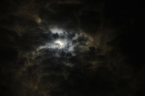 포토 JPG 자연요소 구름 백그라운드 자연 하늘 풍경 사람없음 야외 어둠 보름달 달 국내포토 생태계 파일형식