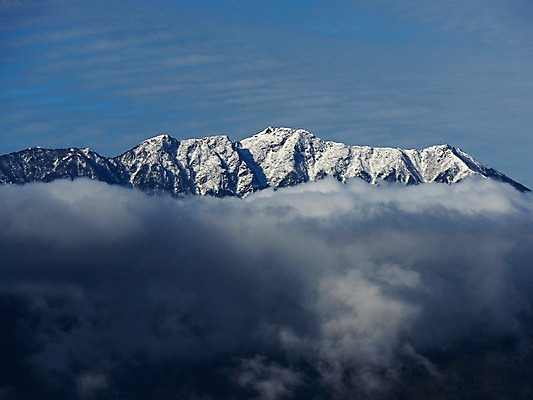 포토 JPG 주간 구름 자연 하늘 산 풍경 사람없음 야외 눈 산등성이 만년설 국내포토 자연요소 날씨 생태계 파일형식