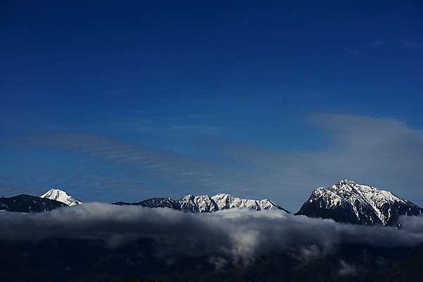 포토 JPG 주간 구름 자연 하늘 산 풍경 사람없음 야외 눈 산등성이 만년설 국내포토 자연요소 날씨 생태계 파일형식