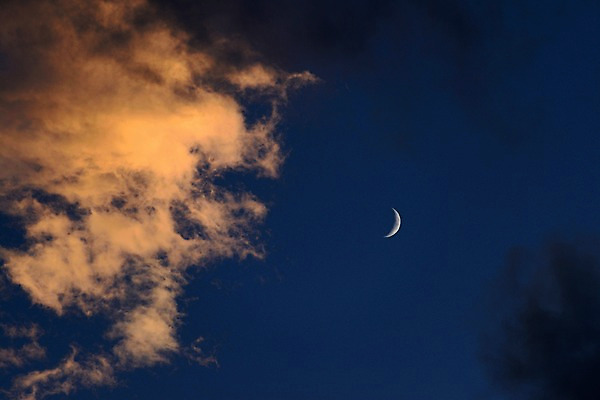 포토 JPG 구름 자연 하늘 풍경 사람없음 야외 어둠 달 초승달 국내포토 자연요소 생태계 파일형식