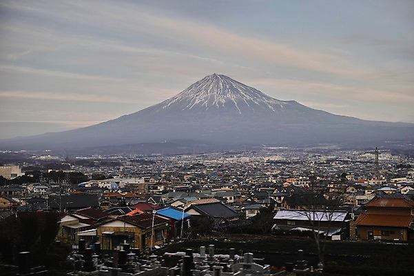 포토 JPG 주간 구름 해외풍경 해외 자연 하늘 산 주택 풍경 사람없음 야외 건물 도시풍경 마을 눈 도시 국내포토 자연요소 건축물 날씨 생태계 파일형식