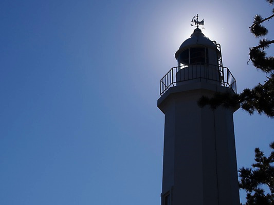 포토 JPG 주간 나무 식물 시설물 건축물 실루엣 난간 등대 사람없음 야외 국내포토 자연요소 건축 촬영기법 파일형식