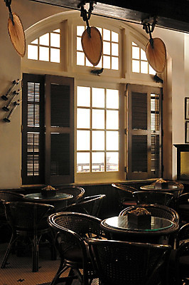 포토 JPG 주간 의자 창문 탁자 실내 사람없음 내부 상점 레스토랑 부채 국내포토 자연요소 가구 식당 파일형식