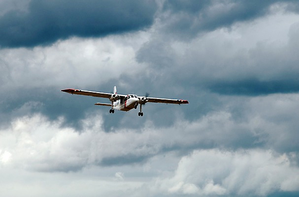 포토 JPG 주간 구름 교통수단 항공교통 하늘 비행기 사람없음 야외 비행 경비행기 국내포토 자연요소 교통 대중교통 파일형식