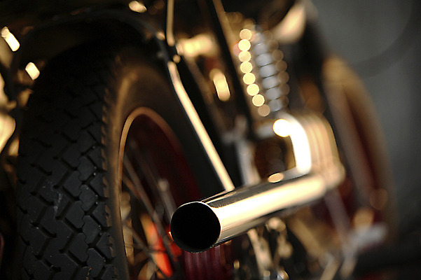 포토 JPG 육상교통 교통수단 근접촬영 사람없음 아웃포커스 바이크 오토바이 타이어 배기통 국내포토 뷰포인트 교통 촬영기법 파일형식