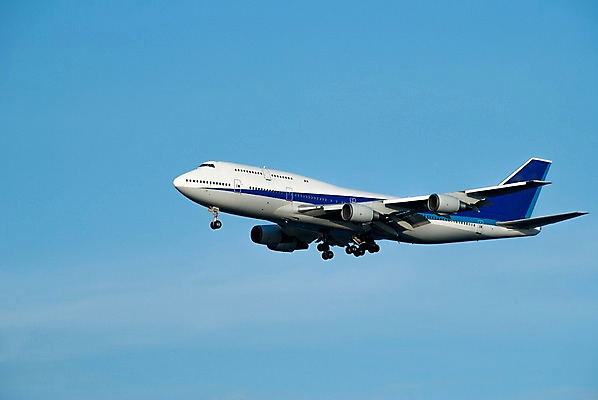 포토 JPG 주간 구름 교통수단 항공교통 하늘 비행기 사람없음 야외 비행 국내포토 자연요소 교통 대중교통 파일형식