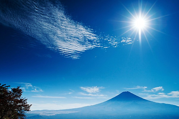 포토 JPG 주간 나무 식물 구름 자연 하늘 산 풍경 사람없음 야외 햇빛 태양 맑음 국내포토 자연요소 날씨 생태계 파일형식