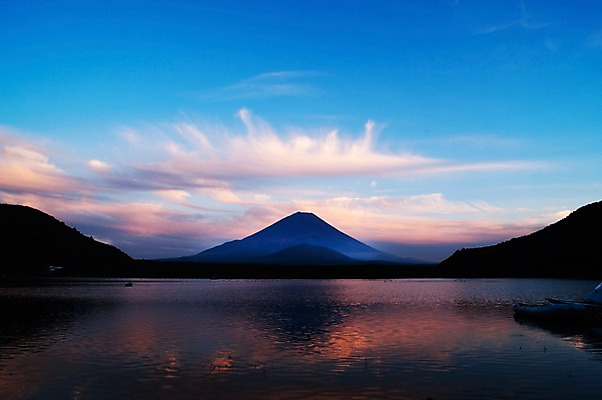 포토 JPG 주간 구름 실루엣 호수 자연현상 자연 하늘 산 물그림자 풍경 사람없음 야외 강 노을 일몰 국내포토 자연요소 촬영기법 그림자 생태계 파일형식