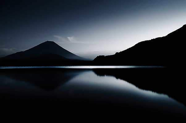 포토 JPG 구름 실루엣 호수 자연 하늘 산 물그림자 풍경 사람없음 야외 강 어둠 국내포토 자연요소 촬영기법 그림자 생태계 파일형식