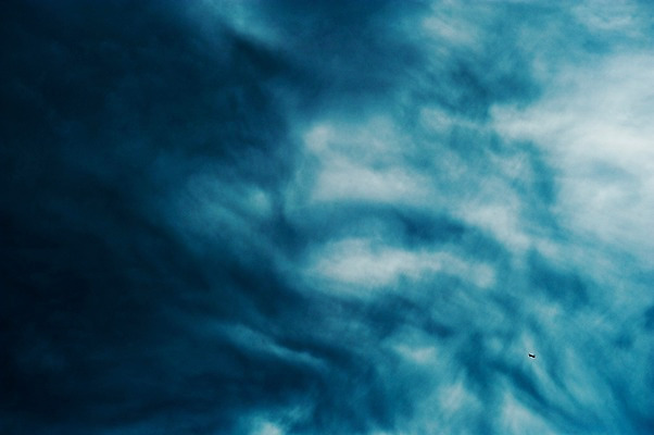 포토 JPG 주간 구름 백그라운드 자연 하늘 비행기 풍경 사람없음 야외 먹구름 흐림 국내포토 자연요소 항공교통 날씨 대중교통 생태계 파일형식 구름_자연