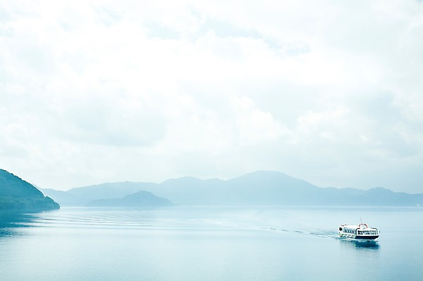 포토 JPG 주간 구름 바다 섬 자연 하늘 풍경 사람없음 야외 유람선 선박 국내포토 자연요소 수상교통 배_교통 생태계 파일형식