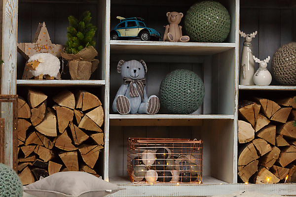 포토 JPG 해외이미지 나무 디자인 계절 별 리본 백그라운드 크리스마스 겨울 공 탁자 휴가 전등 새로움 주택 선물 사람없음 내부 목재 장식 빨간색 쇼핑 상자 파티 우주 축제 놀람 방 수확 흰색 축하 황금 은색 연도 활 벽난로 보케 패키지 리빙 많음 해외202004 해외포토 자연요소 식물 기념일 감정 컬러 가구 컨셉 농업 재료 조명 표정 이벤트 건물 파일형식 이미지허브