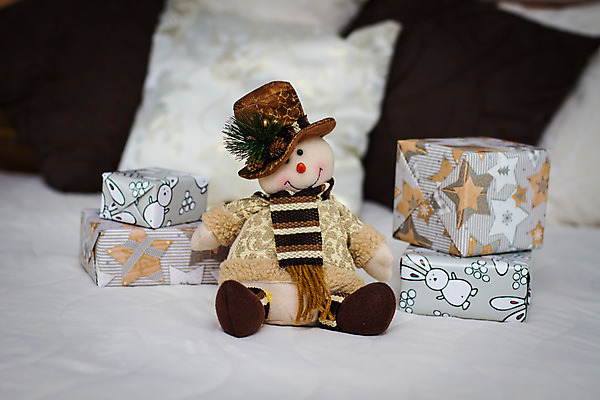 포토 JPG 해외이미지 계절 리본 조각 백그라운드 크리스마스 겨울 공 눈사람 양파 휴가 선물 사람없음 목재 빨간색 상자 장난감 와인 검은색 화환 종 흰색 나뭇가지 소나무 오픈 원형 눈송이 은색 척추 활 서식 잔치 함선 난쟁이 해외202004 해외포토 도형 나무 기념일 꽃 컬러 배_교통 채소 재료 뼈 주류 눈_날씨 파일형식 이미지허브