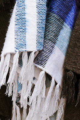 포토 JPG 해외이미지 전통 선 무늬 패턴 따뜻함 사람없음 파란색 보라색 직물 실 닫기 담요 제비꽃 질감 부드러움 평행 양모 앞머리 스코틀랜드 해외202004 해외포토 헤어스타일 꽃 컬러 모션 영국 감각 파일형식 이미지허브