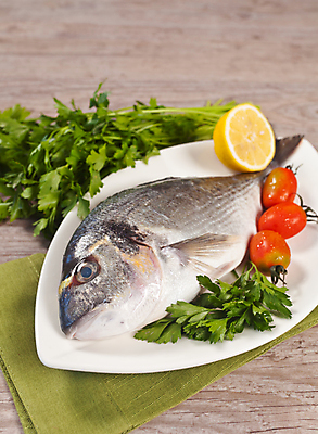 포토 JPG 해외이미지 접시 방울토마토 파슬리 사람없음 레몬 날것 도미 해외202004 해외포토 식기 토마토 채소 과일 어류 파일형식 이미지허브