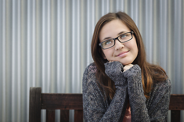 포토 JPG 해외이미지 1 학생 여자 안경 벽 생각 청소년 갈색머리 한명 앉기 야외 목재 10대 파란색 희망 이탈리아 공백 꿈 방 도시 기다림 변화 스웨터 다민족 배려 우울감 카피스페이스 혼혈 해외202004 해외포토 나무 헤어스타일 잡화 감정 유럽 컬러 컨셉 상의 재료 모션 사람 다문화 파일형식 이미지허브