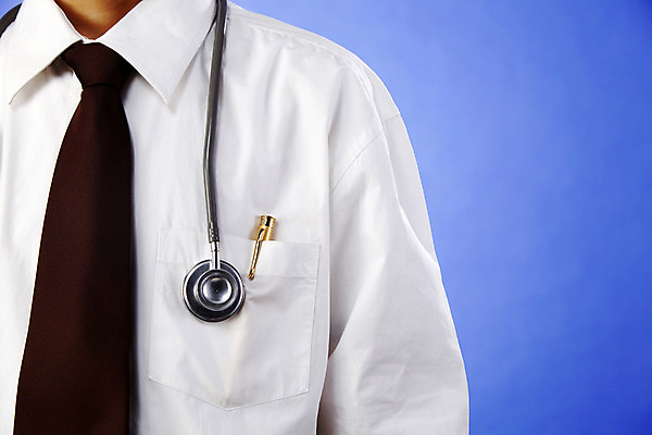 포토 JPG 해외이미지 직업 웰빙 남자 유니폼 청진기 넥타이 건강 성인 사람없음 건강관리 간호사 의사 흰색 잡기 주머니 고립 돌봄 해외202004 해외포토 잡화 옷 컬러 의료기기 모션 관리 사람 의료진 파일형식 이미지허브