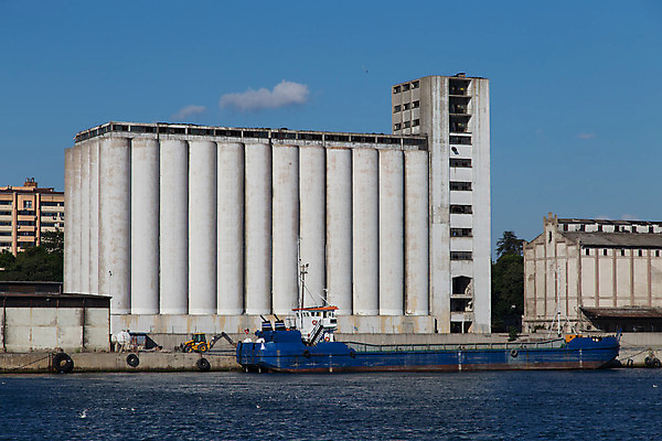 포토 JPG 해외이미지 산업 바다 교통시설 이스탄불 항해 사람없음 물 항구 거래 화물 만 보트 상품 큼 창고 무역 함선 상업 포트 사일로 해외202004 해외포토 자연요소 교통 배_교통 운송업 크기 시설 파일형식 튀르키예 이미지허브
