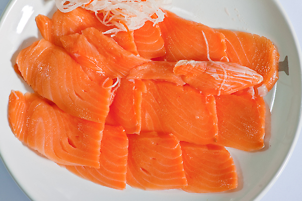 포토 JPG 해외이미지 접시 음식 바다 분홍색 조각 십자가 채소 부분 밥 건강 육류 어류 스테이크 요리 사람없음 옆모습 빨간색 주방 식당 일본 식사 저녁식사 초밥 샐러드 회 신선 뜨거움 닫기 맛 고추냉이 참치 해산물 오브젝트 준비 날것 연어 점심식사 송어 해외202004 해외포토 식기 아시아 뷰포인트 컬러 컨셉 식재료 모션 서양음식 상점 수중동물 양념 일본음식 파일형식 이미지허브