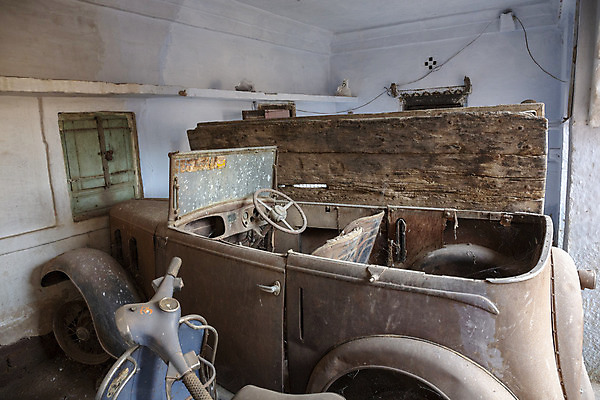 포토 JPG 해외이미지 디자인 여행 백그라운드 밭 학교 교통시설 자동차 자연 날씨 거리 버스 사람없음 노란색 금속 재활용 손상 수확 골동품 흰색 시골 도시 클래식 유령 폐기물 버리기 향수 부식 복고 한조각 8월 고물상 깨짐 방치 옛날 자동 철강 해외202004 해외포토 1 교육 육상교통 컬러 교통 컨셉 농업 모션 재질 대중교통 화장품 날짜 쓰레기 시설 친환경 생태계 파일형식 이미지허브