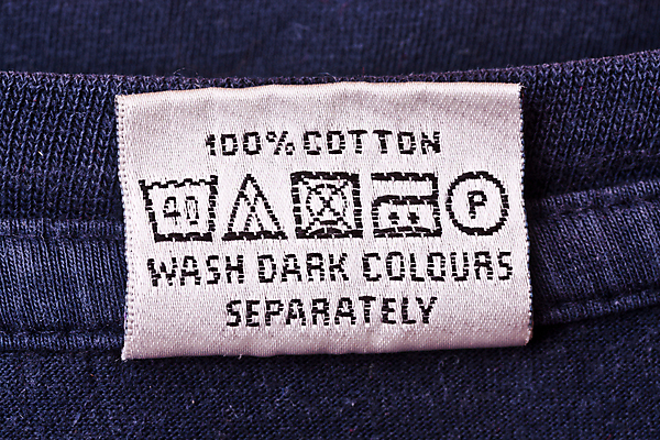 포토 JPG 해외이미지 옷 셔츠 티셔츠 텍스트 기술 설명 사람없음 파란색 꼬리표 라벨 어둠 직물 메시지 씻기 인쇄 심볼 묘사 확인 질감 신분증 해외202004 해외포토 컬러 상의 모션 프레임 청결 증명서 파일형식 이미지허브